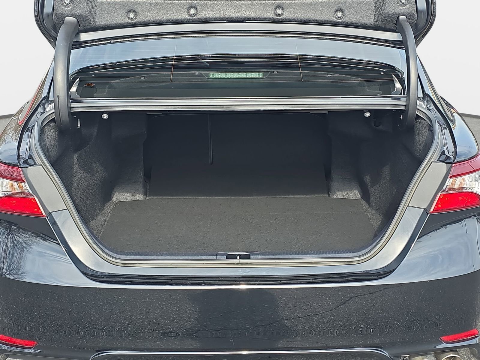 Used 2023 Toyota Camry SE image 12