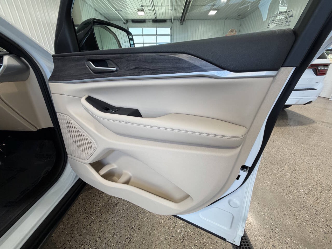 Used 2024 Jeep Grand Cherokee L Limited AWD/4WD image 11