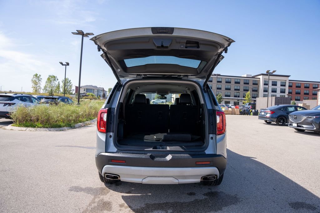 Used 2023 GMC Acadia SLT image 11