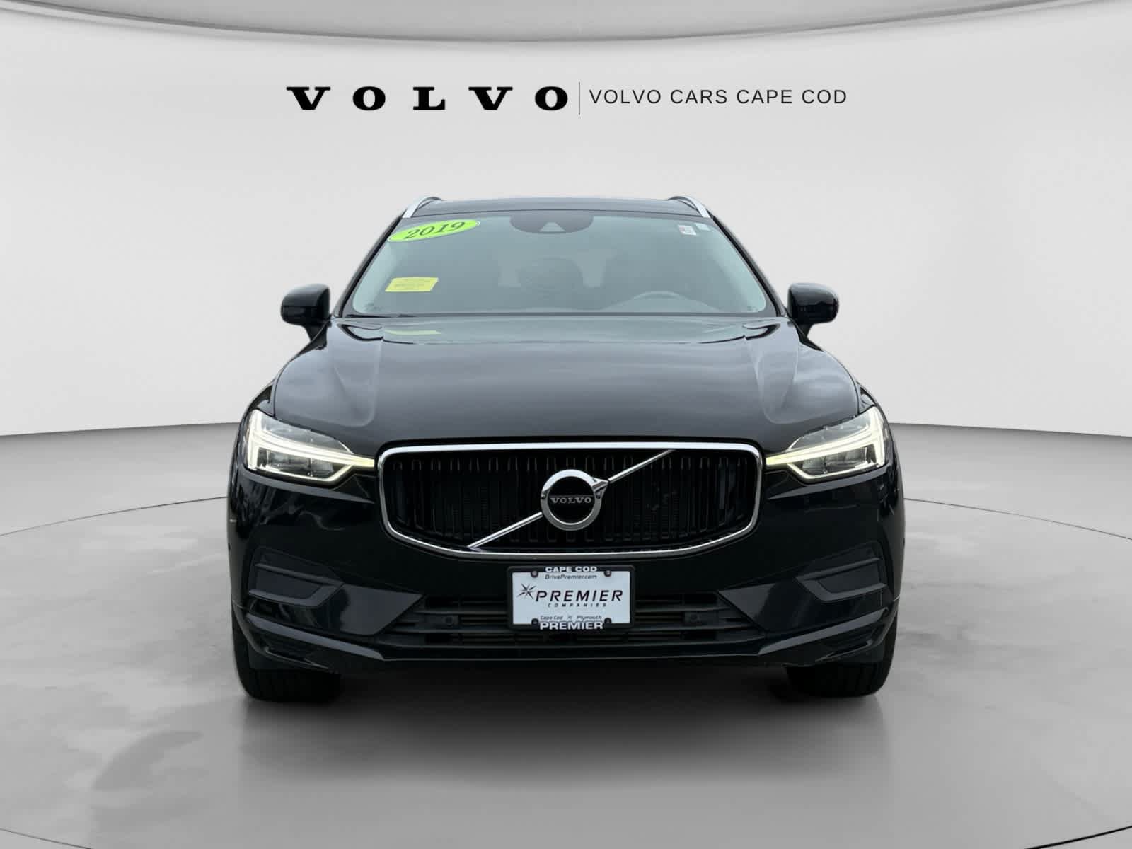 Used 2019 Volvo XC60 T5 Momentum w/ Protection Package AWD/4WD image 2