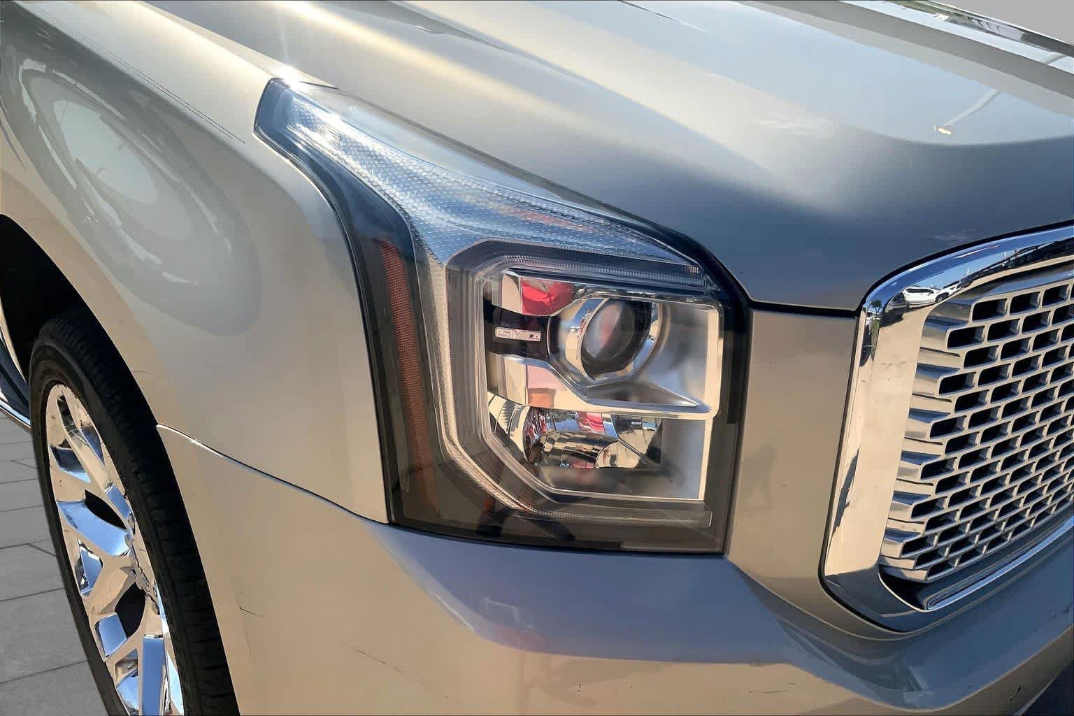 Used 2017 GMC Yukon XL Denali w/ Open Road Package AWD/4WD image 27