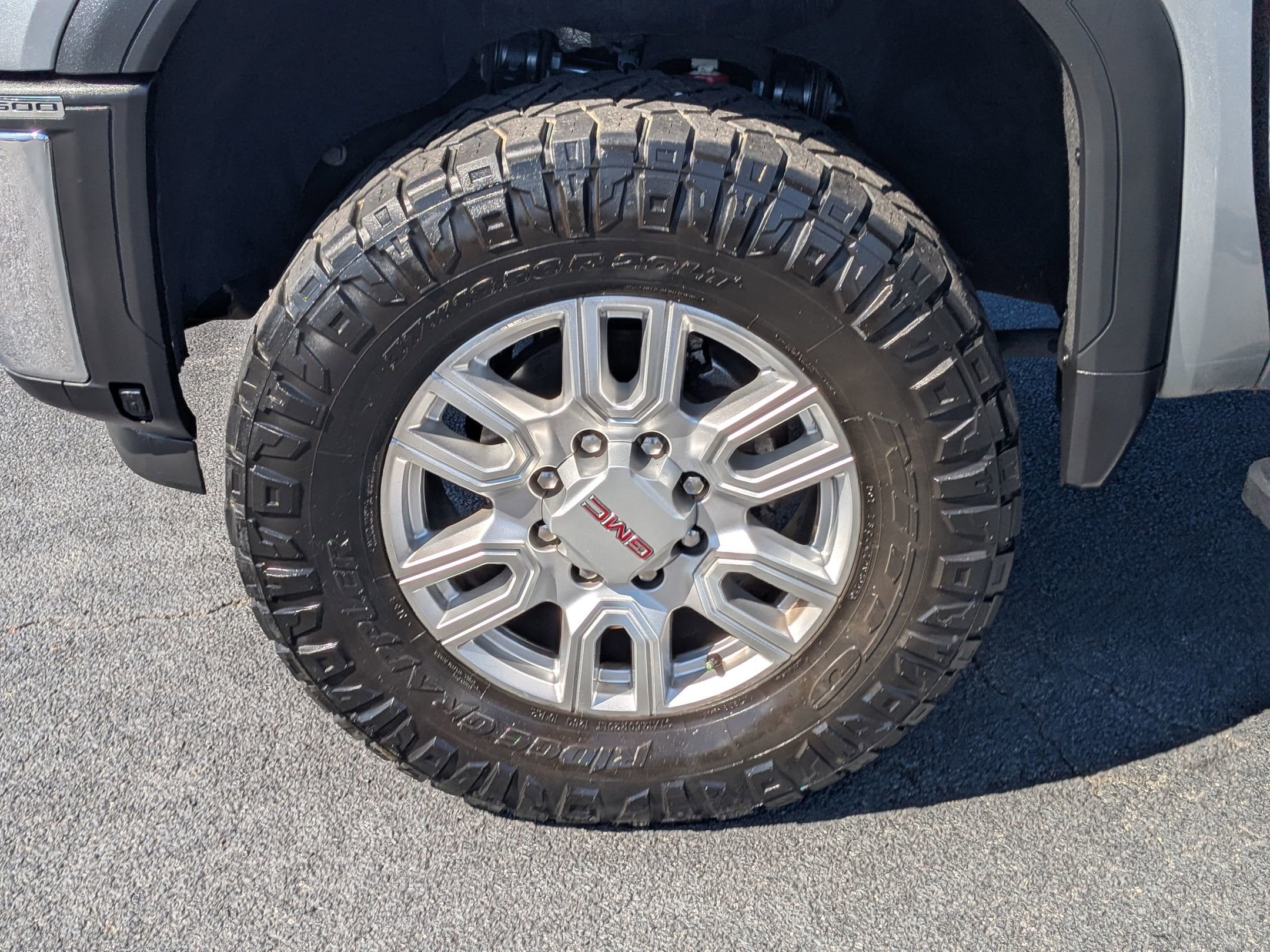 Used 2024 GMC Sierra 2500 SLT w/ SLT Premium Package image 10
