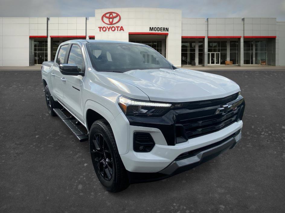 Used 2025 Chevrolet Colorado Z71 w/ Z71 Convenience Package 2 image 3