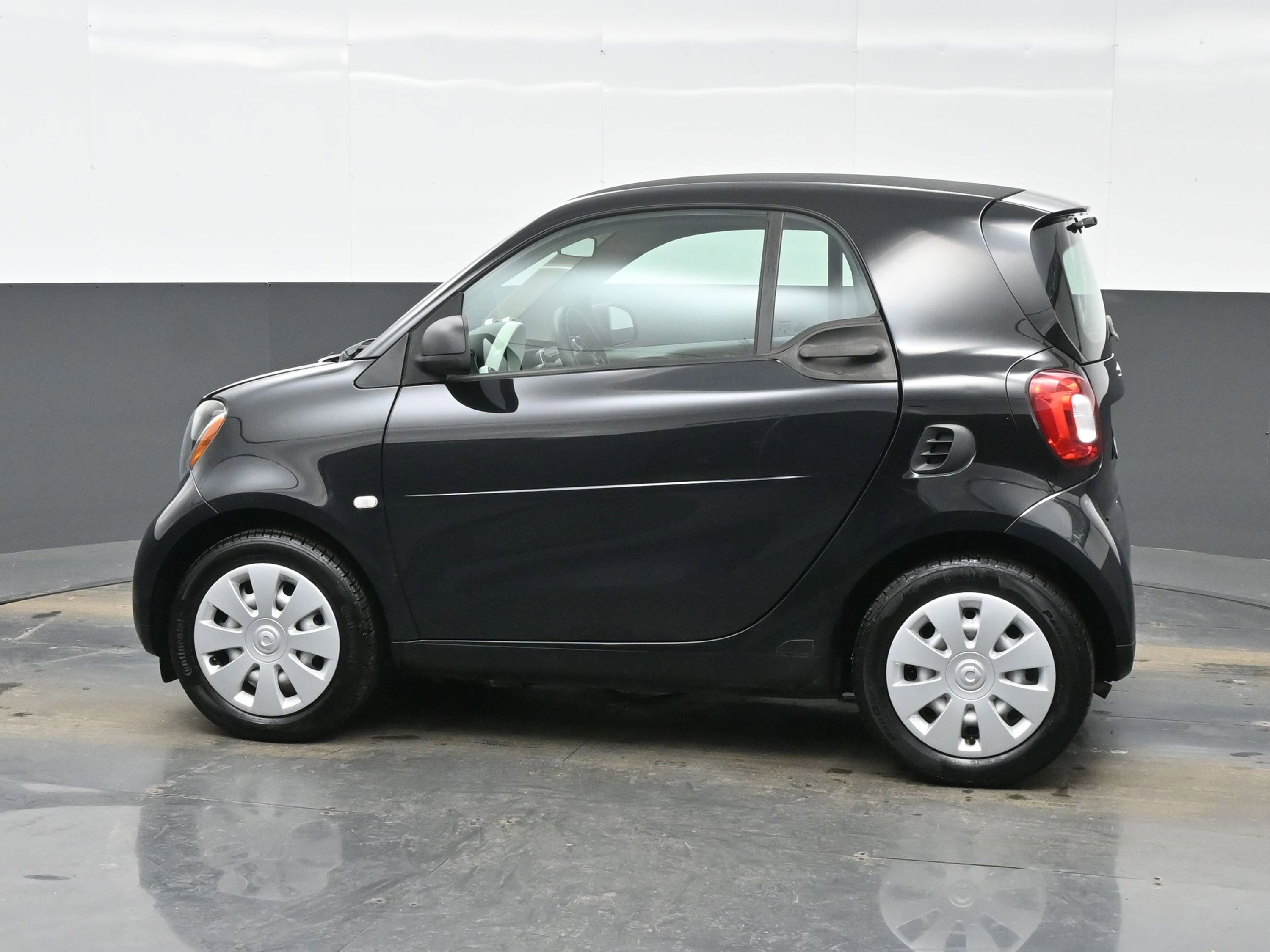 Used 2016 smart fortwo passion image 3