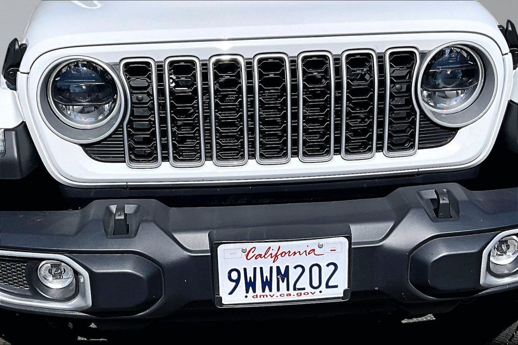 Used 2026 Jeep Wrangler Unlimited Sahara AWD/4WD image 26