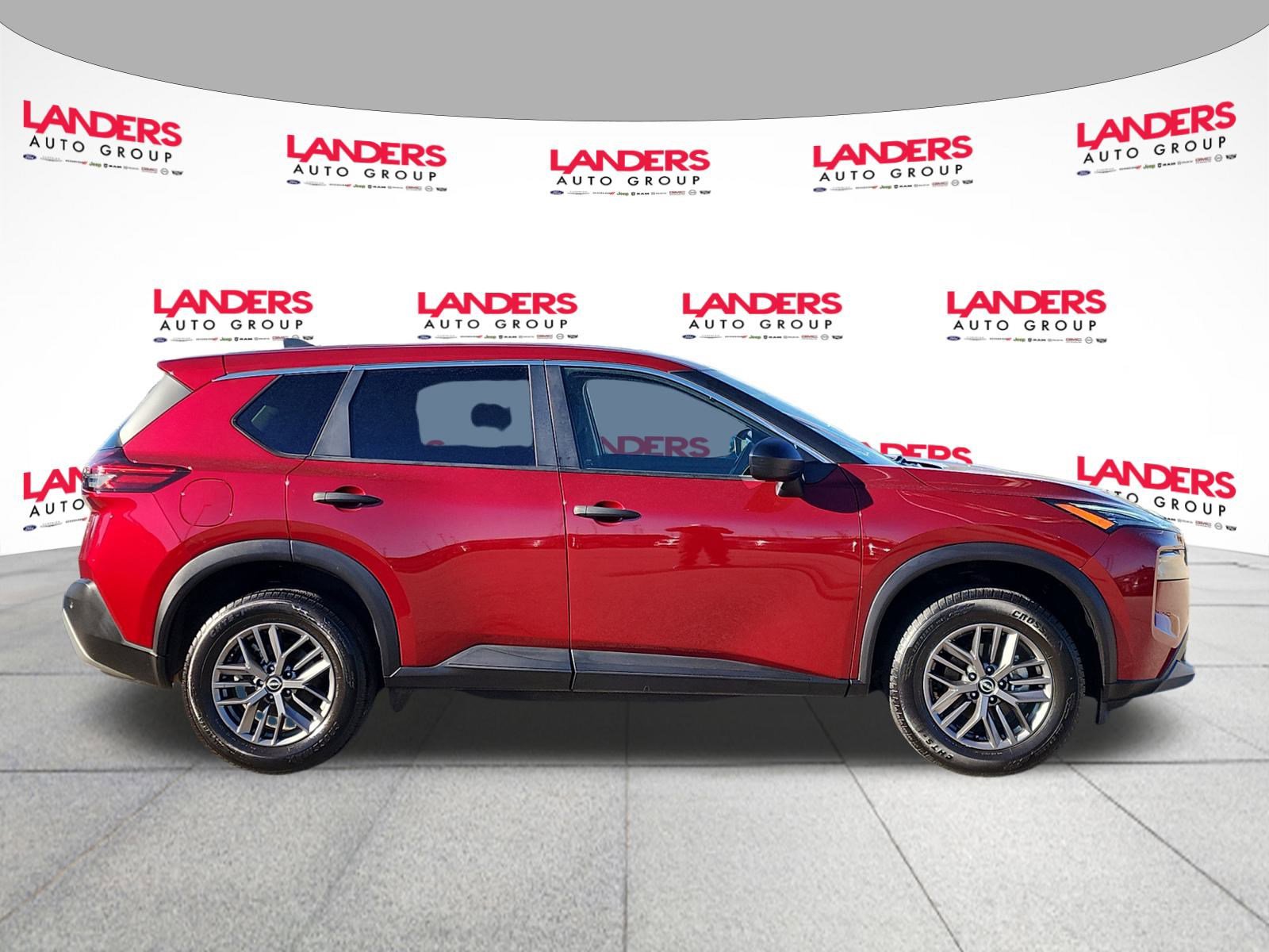 Used 2023 Nissan Rogue S image 2