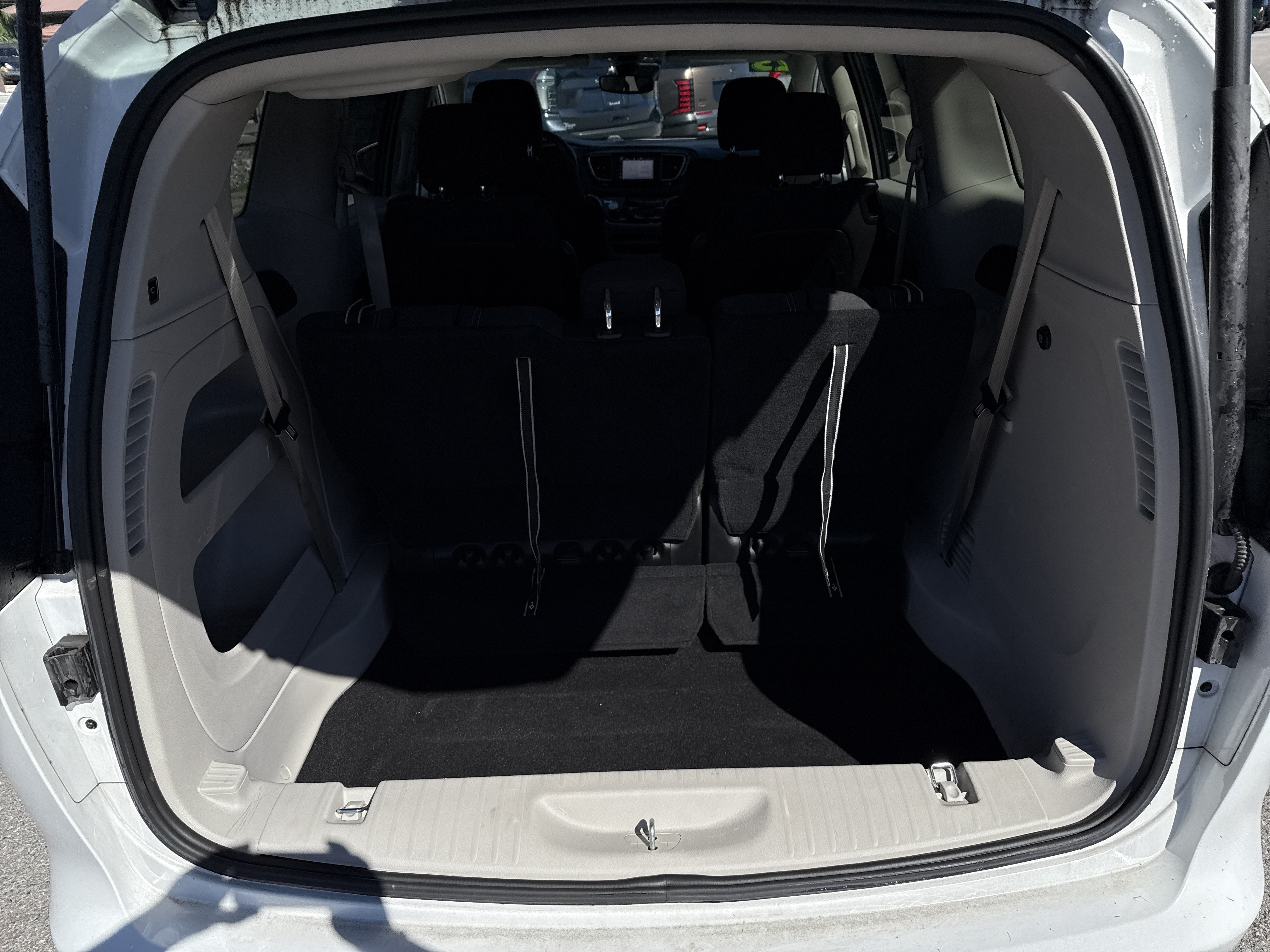 Used 2023 Chrysler Voyager LX FWD image 5