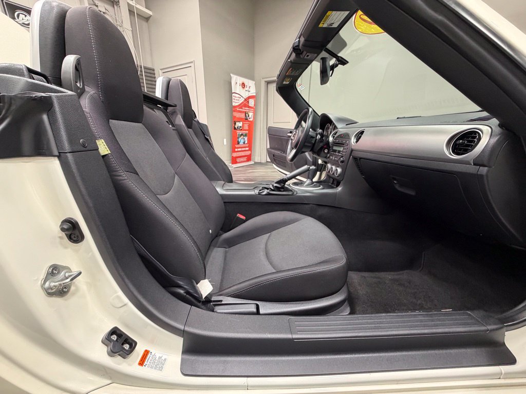 Used 2009 MAZDA MX-5 Miata Touring w/ Suspension Pkg RWD image 37