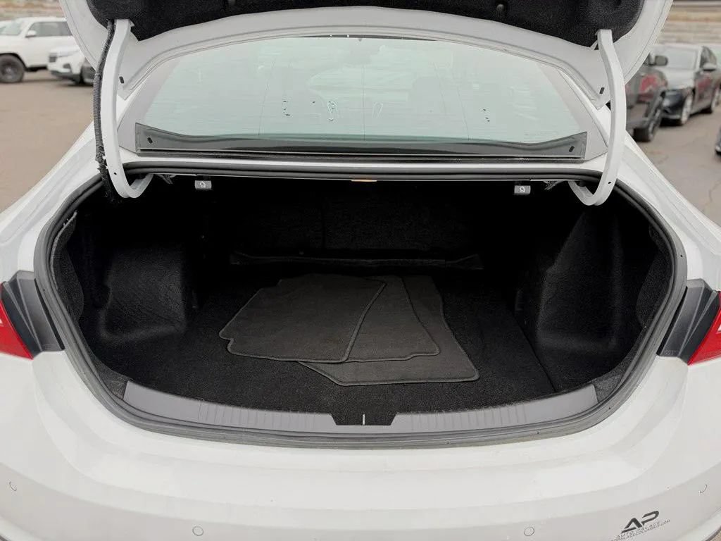 Used 2024 Chevrolet Malibu LT FWD image 19