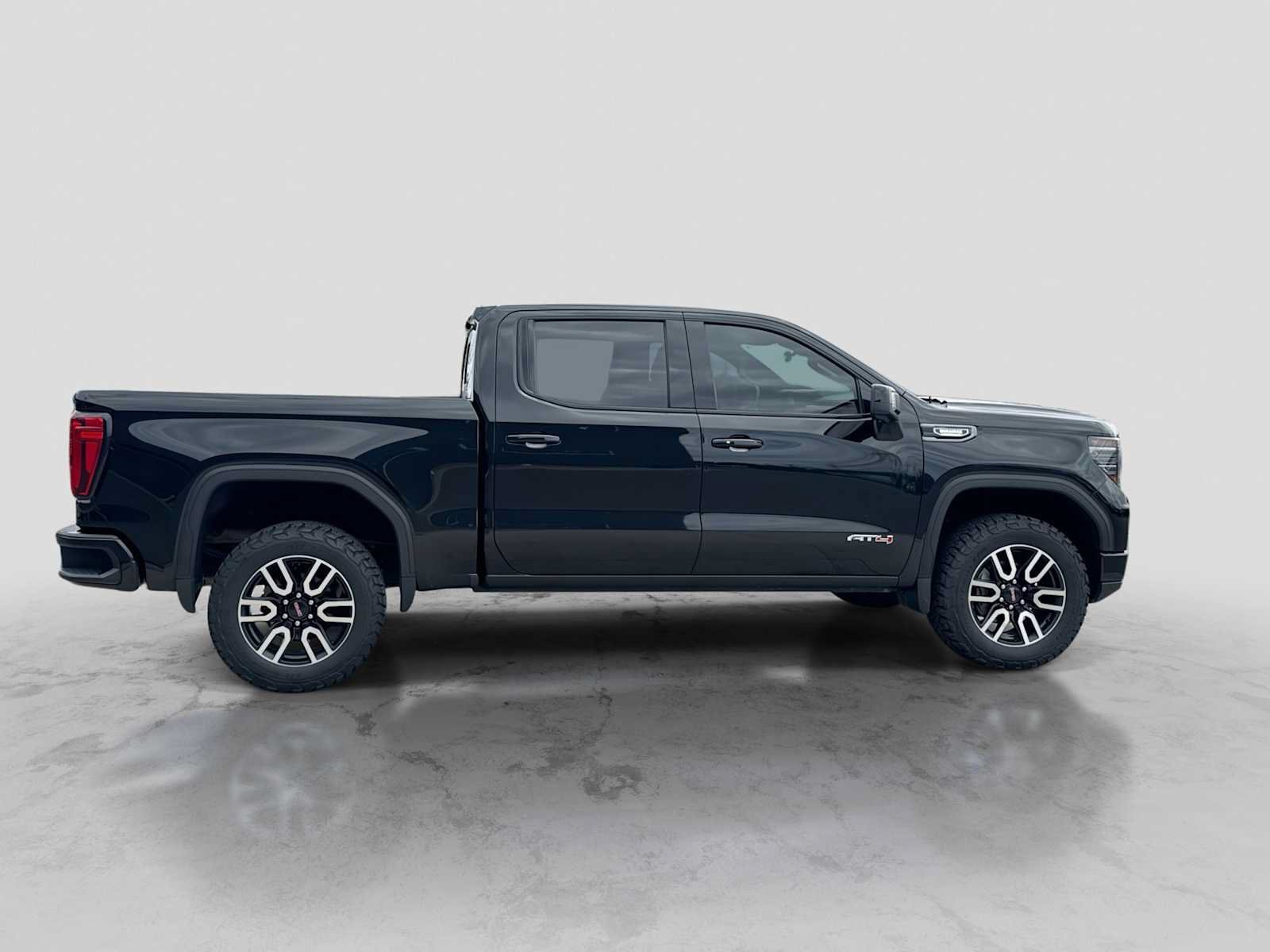 Used 2023 GMC Sierra 1500 AT4 w/ Technology Package AWD/4WD image 7