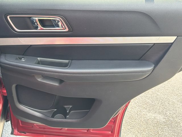Used 2016 Ford Explorer XLT w/ Equipment Group 202A FWD image 18