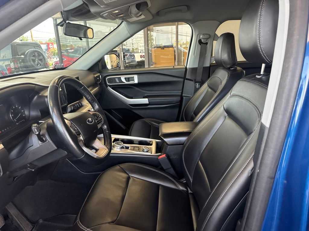 Used 2022 Ford Explorer XLT w/ Equipment Group 202A AWD/4WD image 13