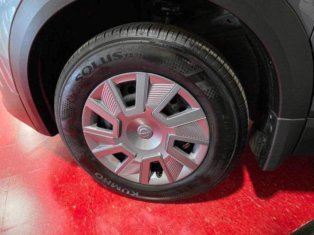Used 2025 Nissan Kicks S AWD/4WD image 10