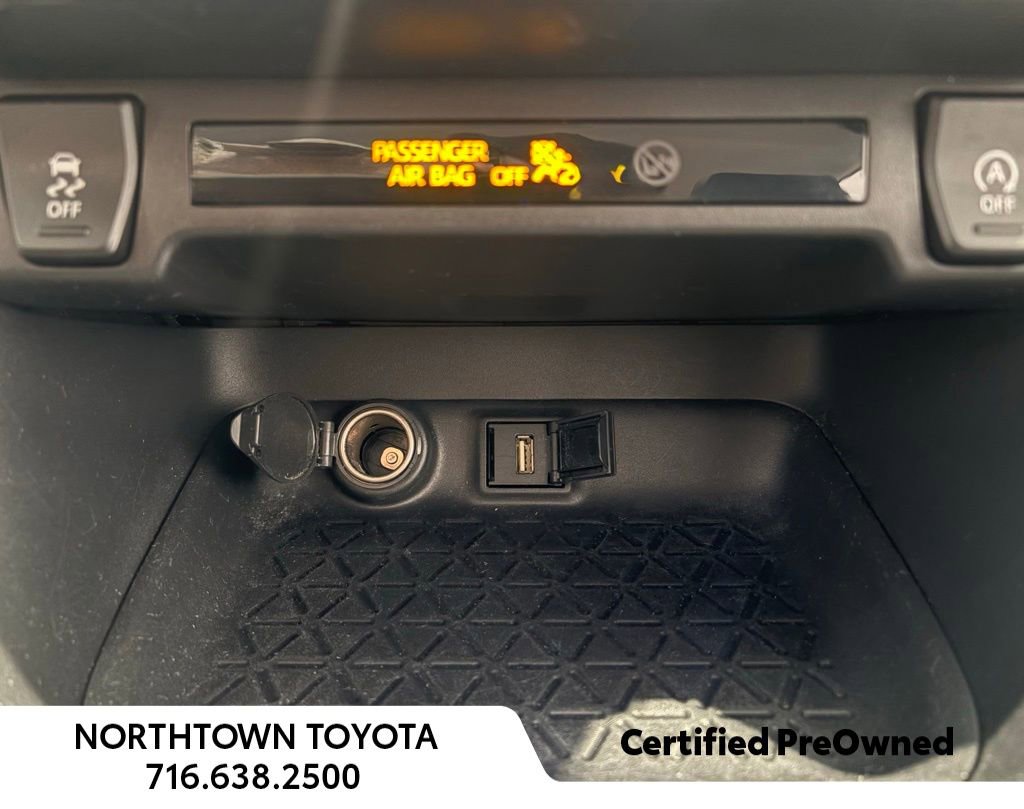 Used 2021 Toyota RAV4 LE image 13