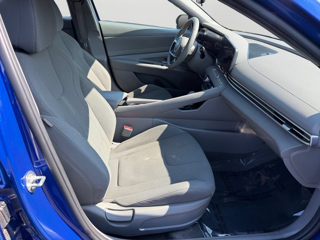 Used 2023 Hyundai Elantra SEL w/ Convenience Package FWD image 12