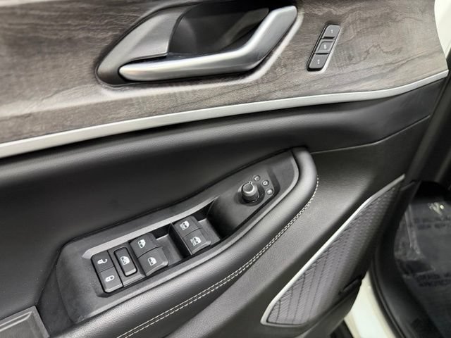 Used 2023 Jeep Grand Cherokee Limited w/ Luxury Tech Group II AWD/4WD image 21