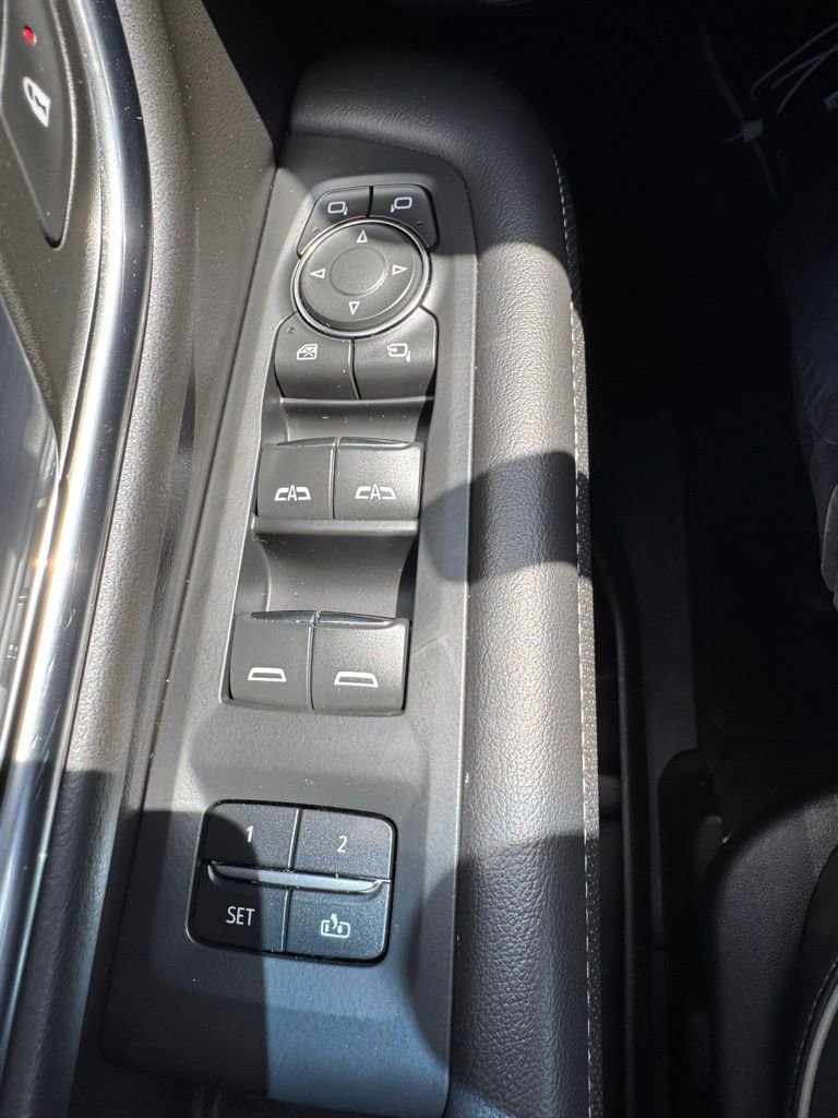 Used 2023 Chevrolet Suburban Premier AWD/4WD image 24