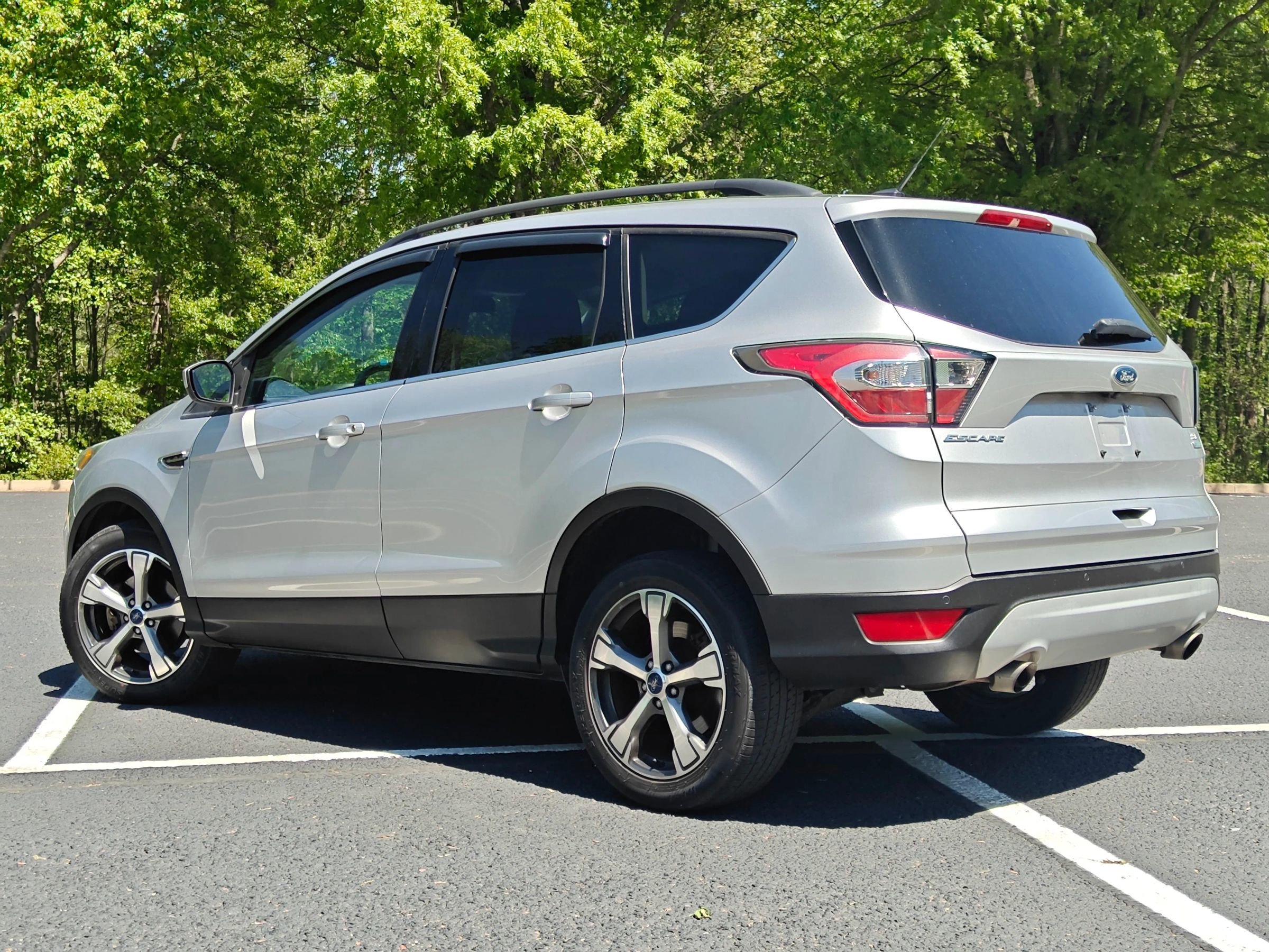 Used 2017 Ford Escape SE w/ Equipment Group 201A image 3