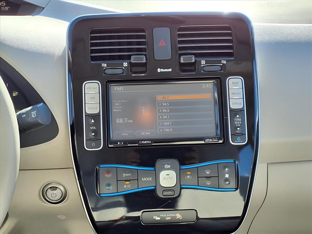 Used 2014 Nissan Leaf SV w/ LED & Quick Charge Package image 16