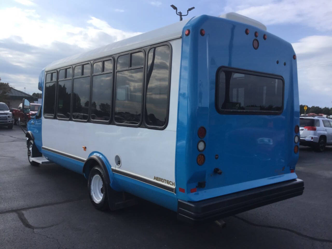 Used 2016 Ford E-450 and Econoline 450 Super Duty w/ Shuttle Bus Prep Package RWD image 11