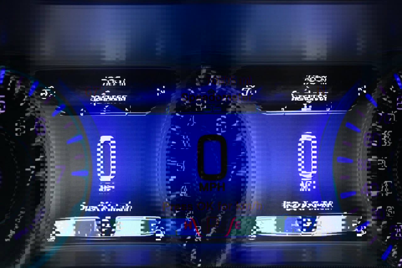 Used 2015 Chrysler 200 C w/ Navigation & Sound Group I image 35