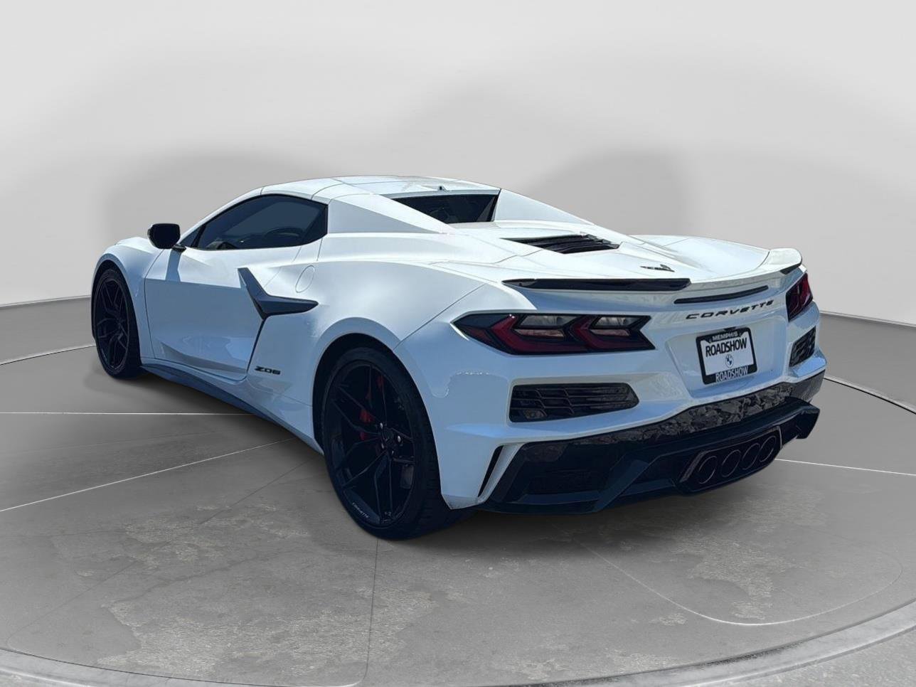 Used 2025 Chevrolet Corvette Z06 w/ Stealth Interior Trim Package RWD image 3