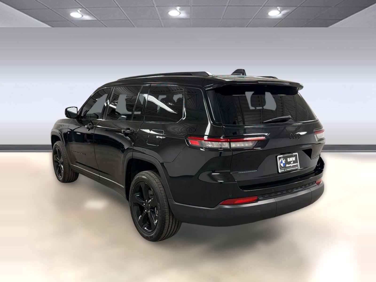 Used 2025 Jeep Grand Cherokee L Altitude image 3