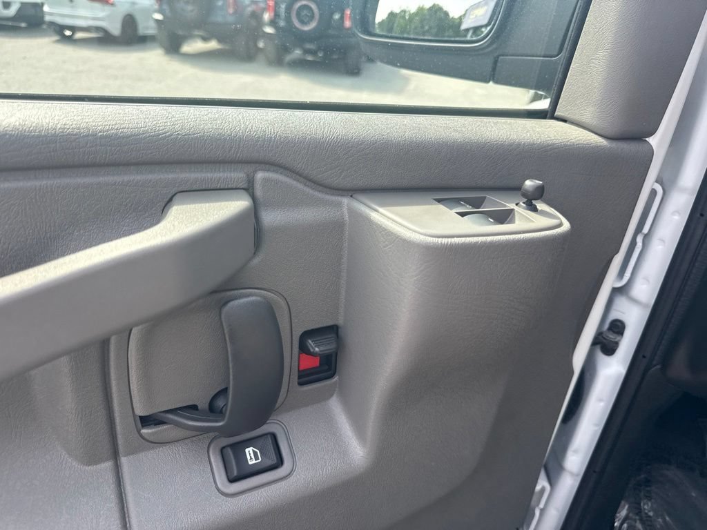 Used 2025 Chevrolet Express 3500 LS RWD image 15