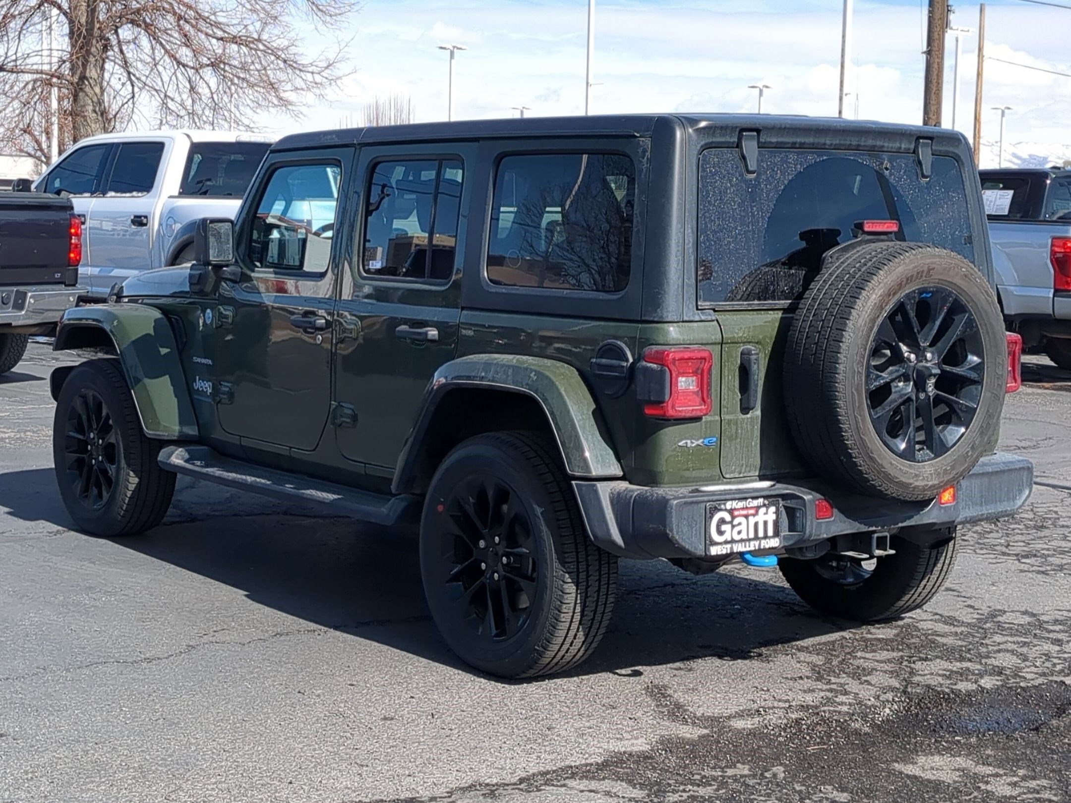 Used 2023 Jeep Wrangler Sahara w/ Cold Weather Group image 8