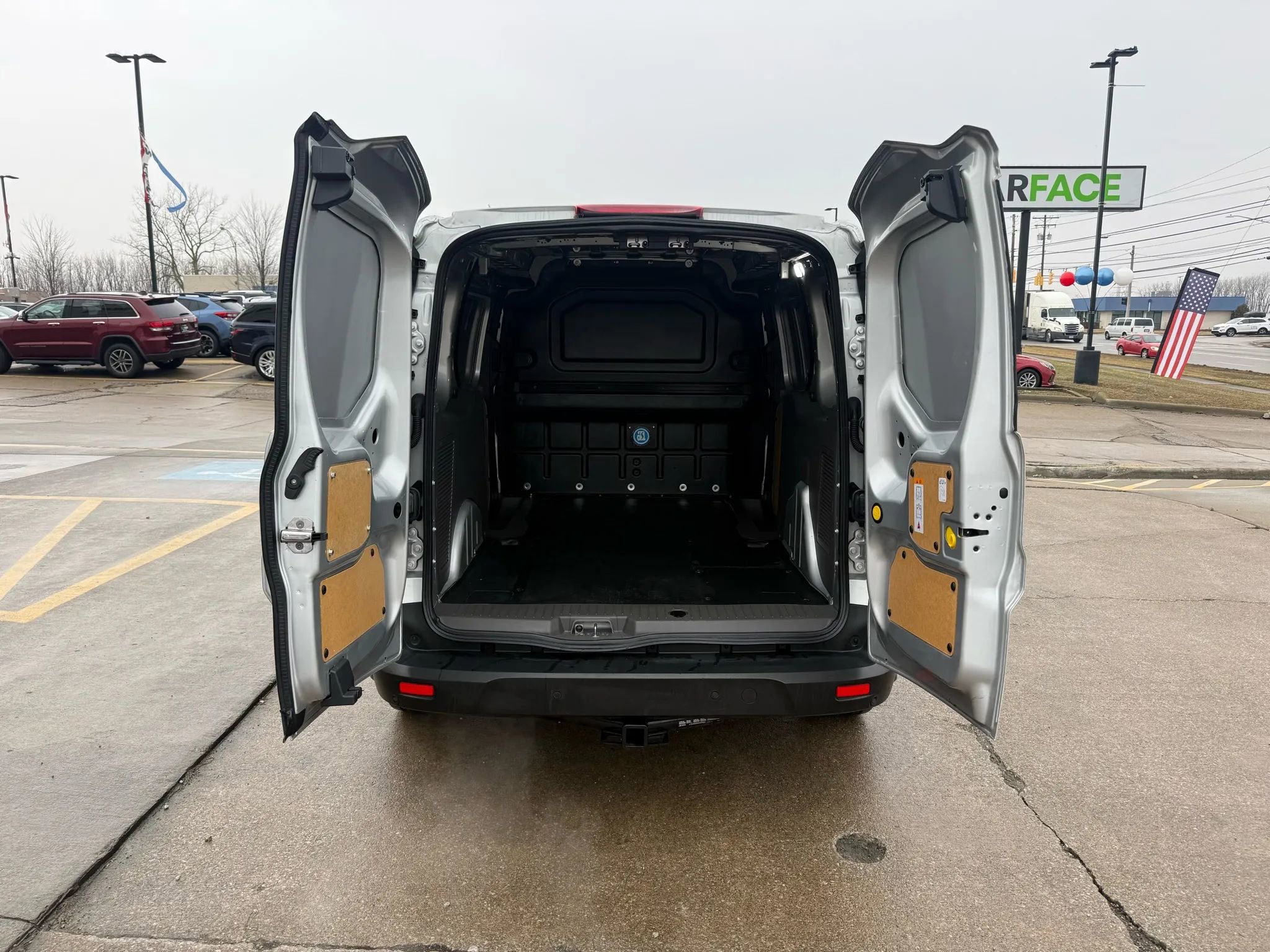 Used 2022 Ford Transit Connect XLT image 12