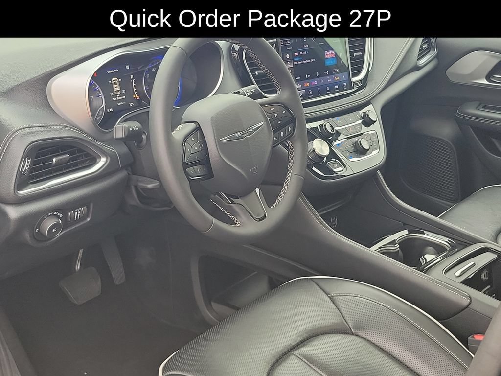 Used 2025 Chrysler Pacifica Limited FWD image 9