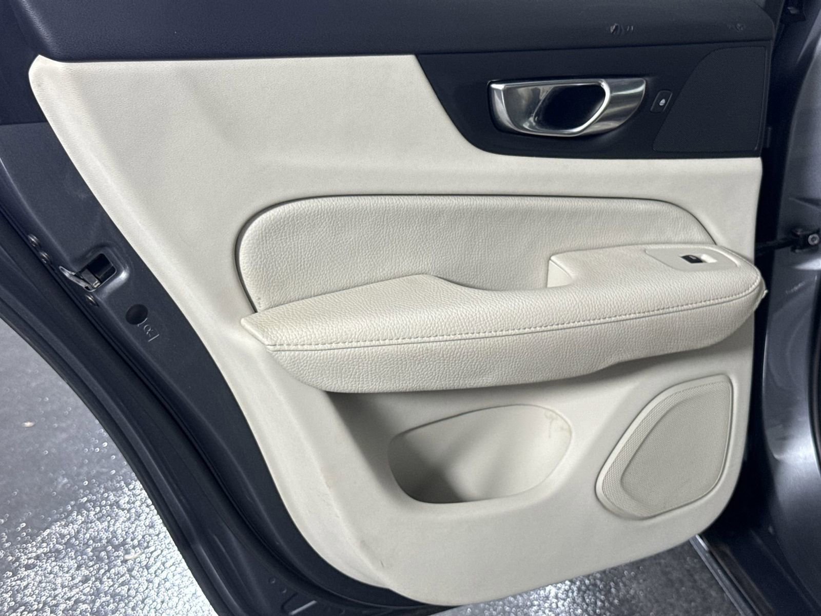 Used 2021 Volvo S60 T8 R-Design Expression image 36