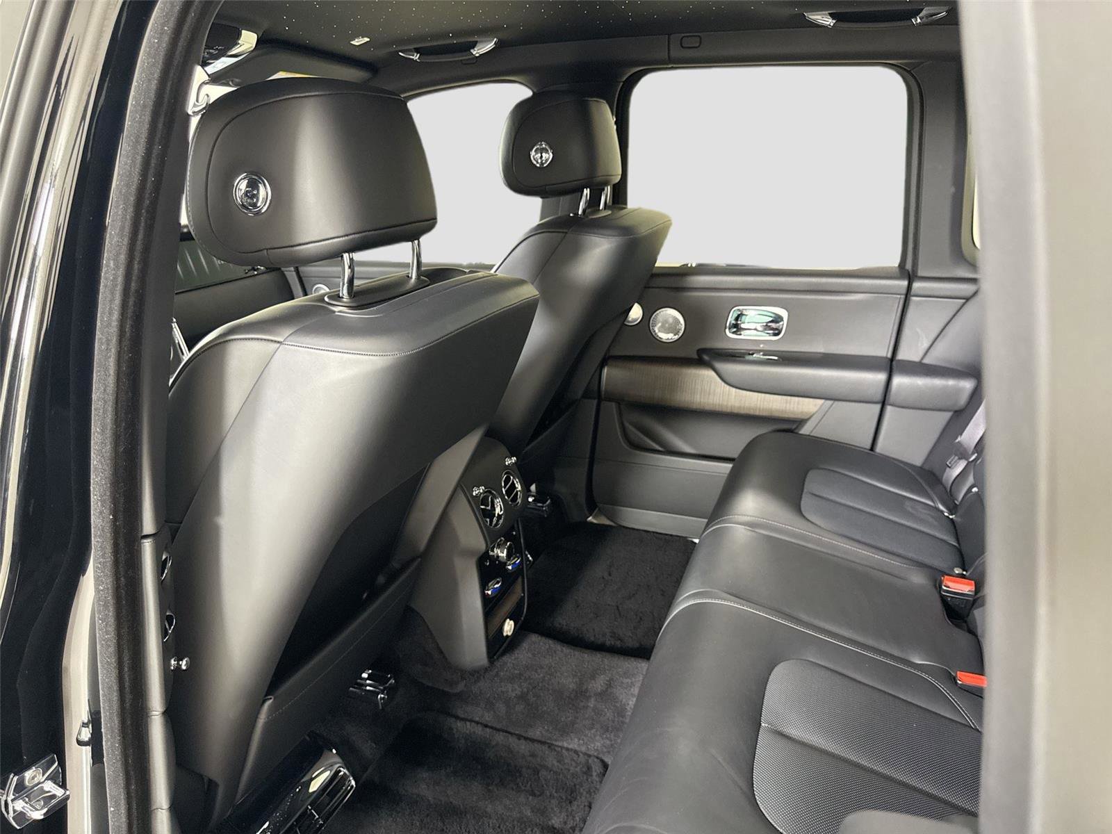 Used 2025 Rolls-Royce Cullinan AWD/4WD image 26