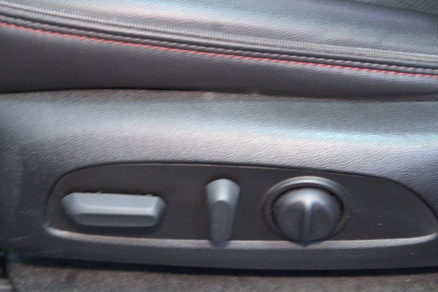 Used 2023 Chevrolet Traverse RS image 21