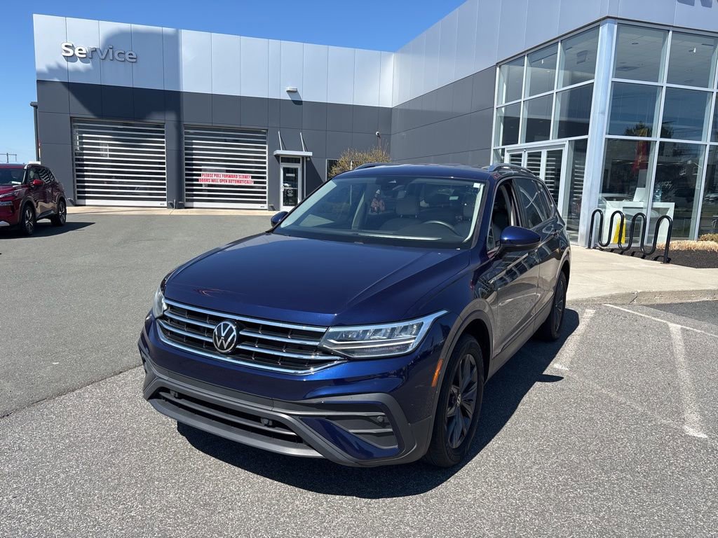 Used 2023 Volkswagen Tiguan SE FWD image 3