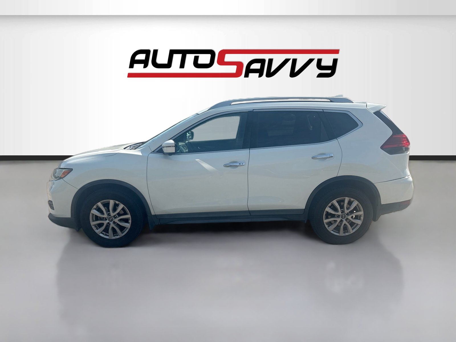 Used 2017 Nissan Rogue SV w/ SV Premium Package FWD image 4