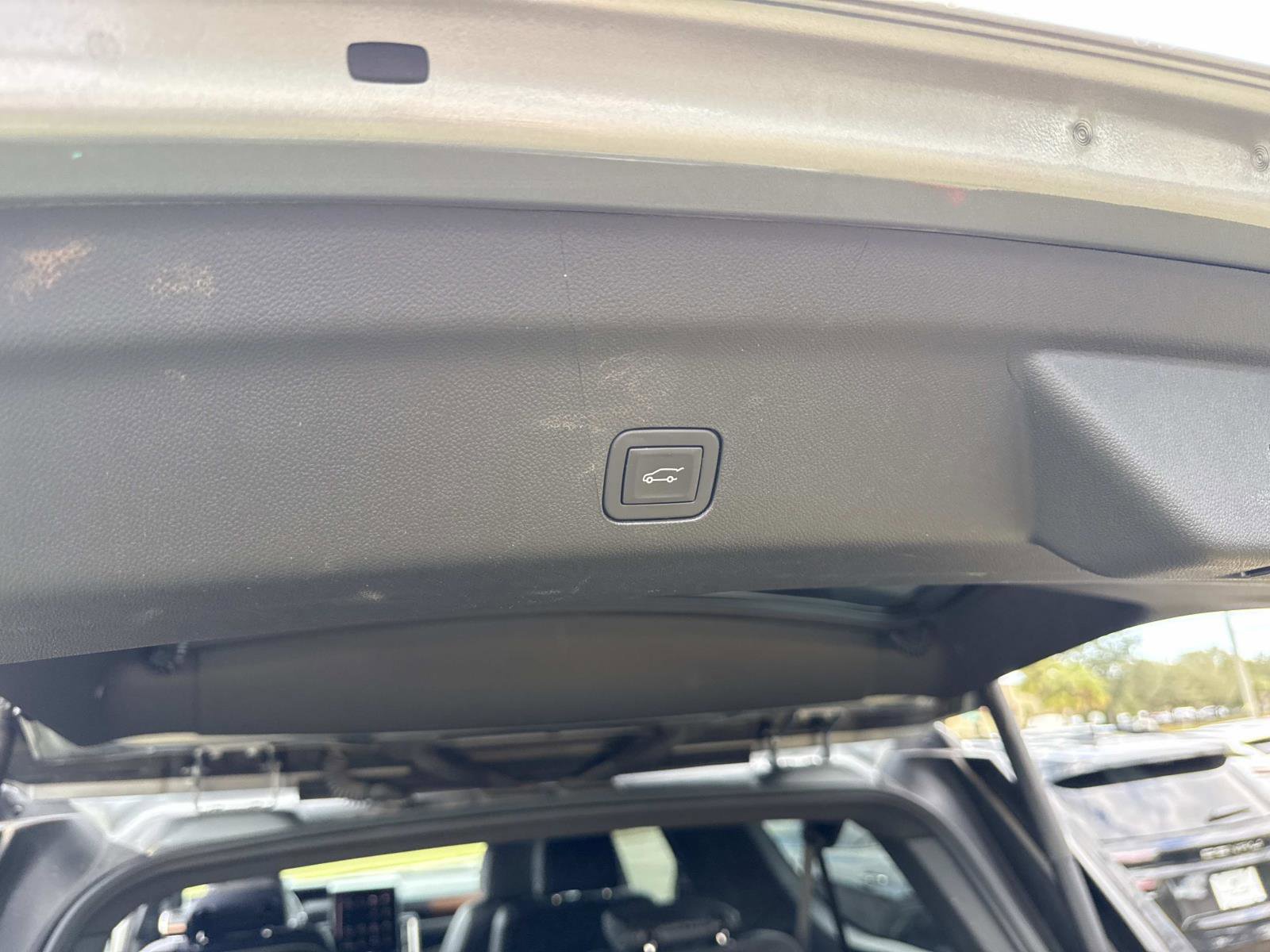 Used 2025 GMC Yukon XL Denali image 12