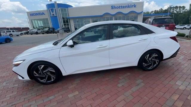 Used 2024 Hyundai Elantra Limited FWD image 6