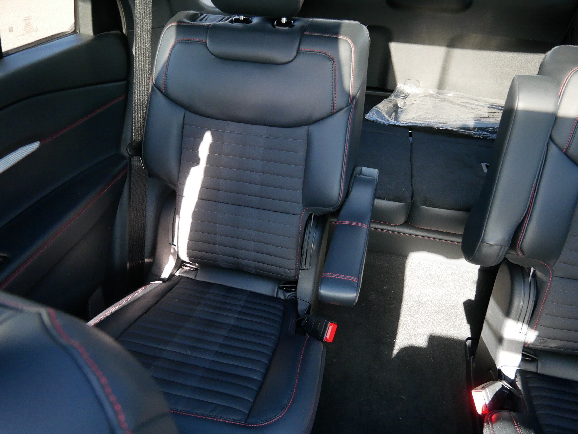 Used 2026 Ford Explorer ST-Line w/ ST-Line Street Pack AWD/4WD image 12
