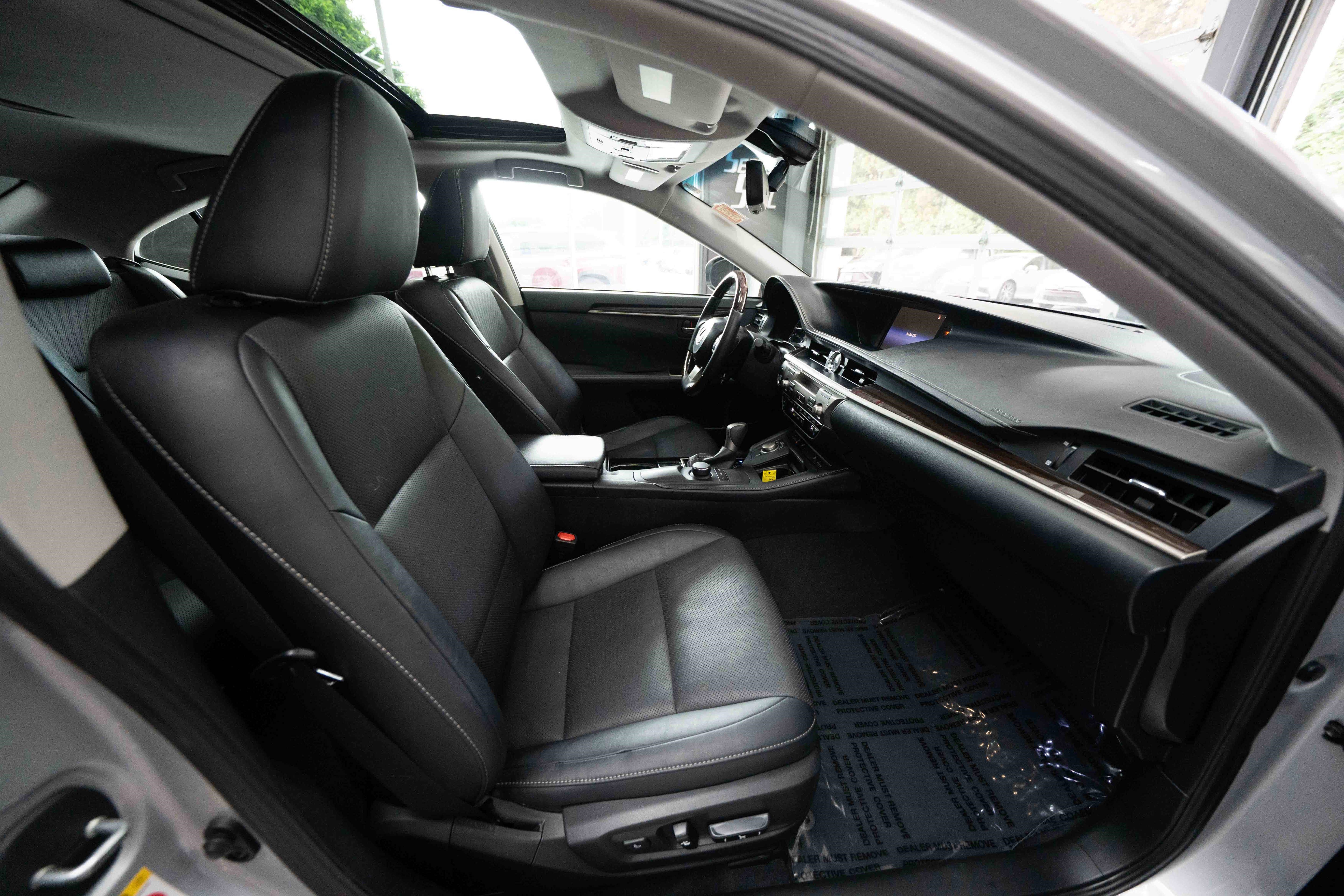 Used 2016 Lexus ES 350 w/ Premium Package w/Wood Trim FWD image 26
