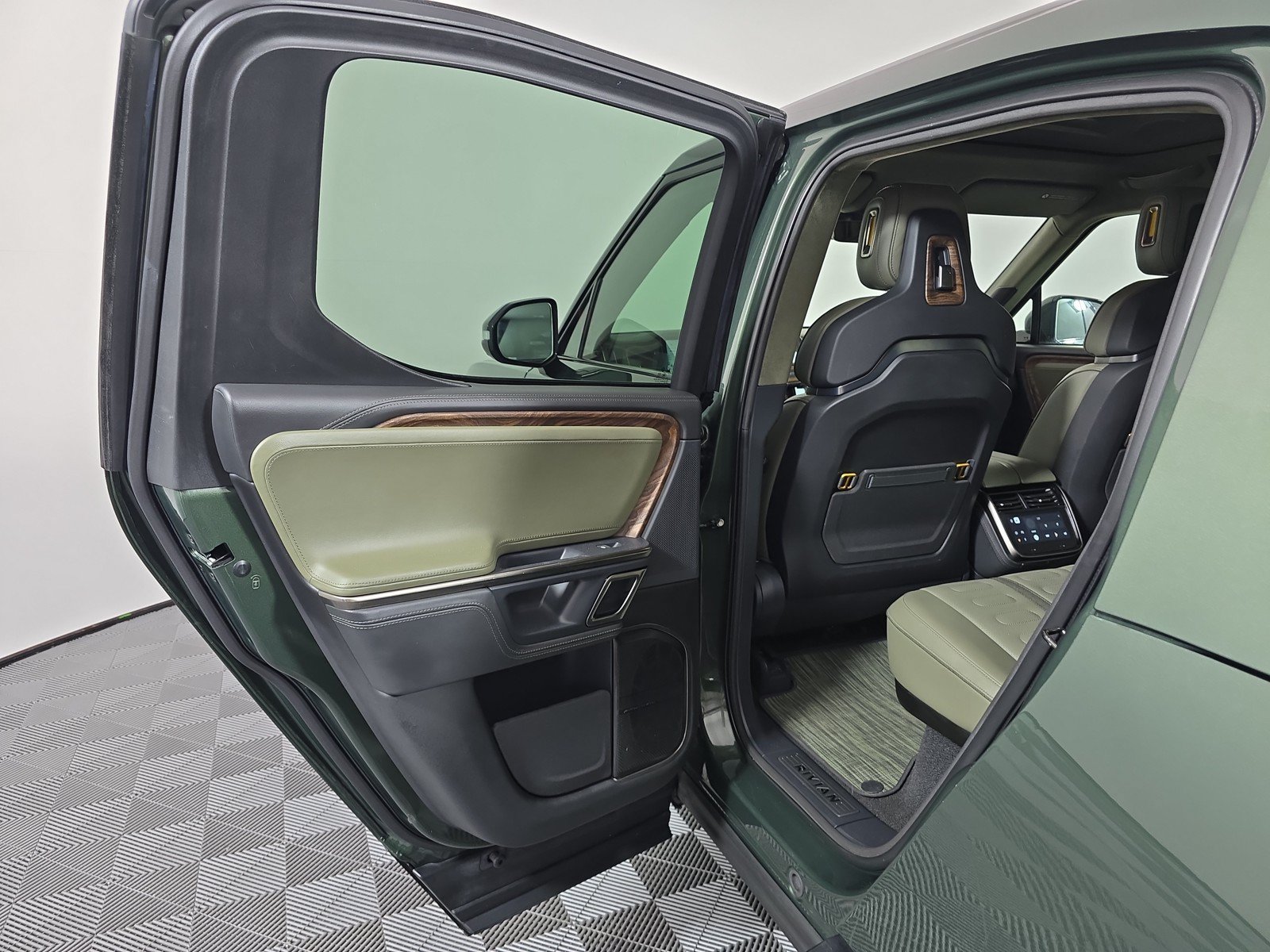 Used 2022 Rivian R1T Adventure AWD/4WD image 17