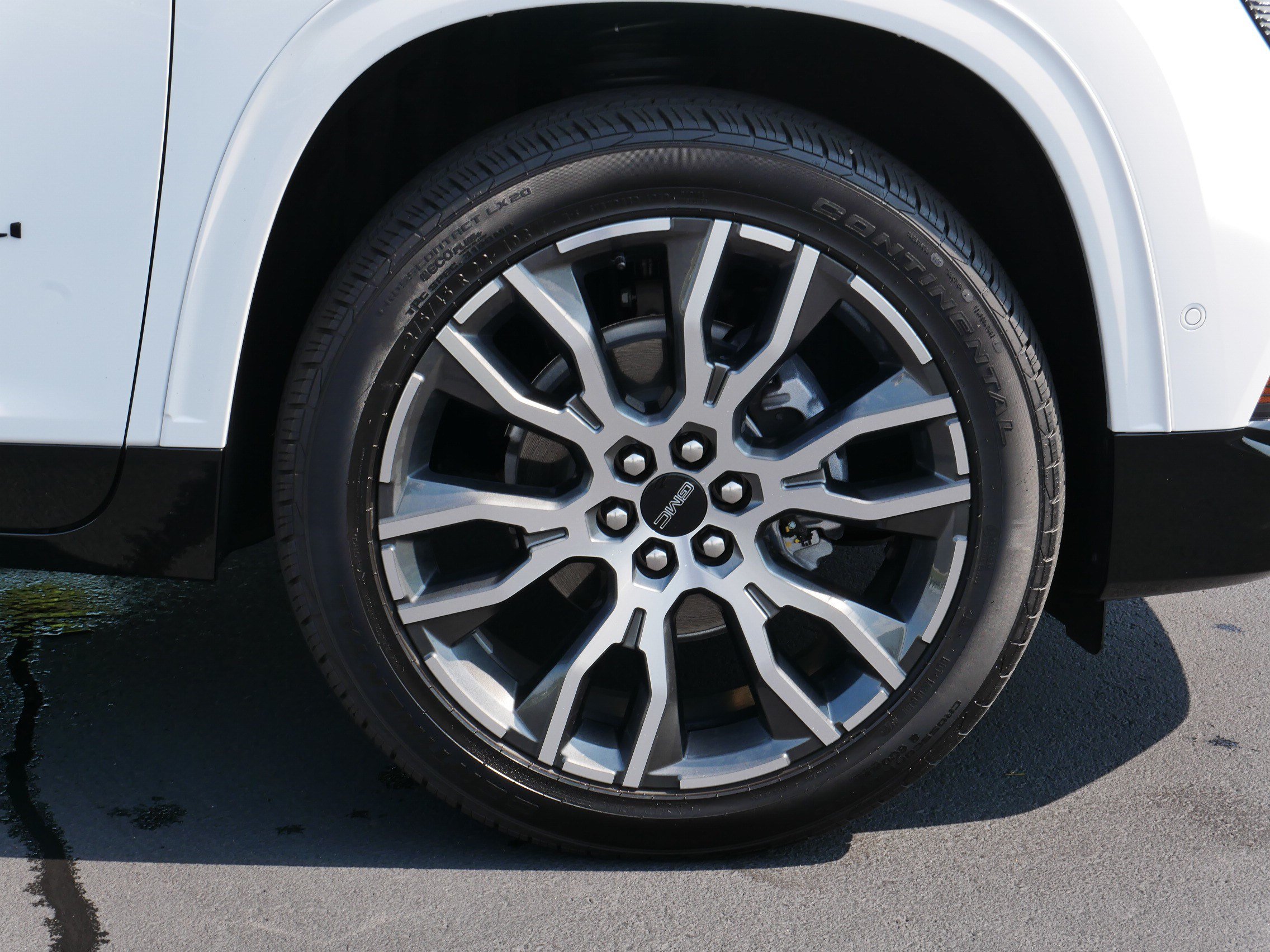 Used 2026 GMC Acadia Denali Ultimate w/ LPO, Floor Liner Package AWD/4WD image 14