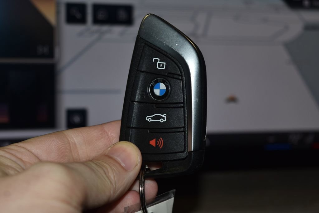 Certified 2025 BMW 330i xDrive Sedan w/ Premium Package image 17