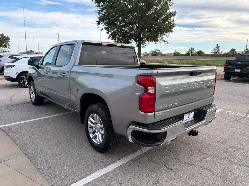 Used 2025 Chevrolet Silverado 1500 LT AWD/4WD image 5