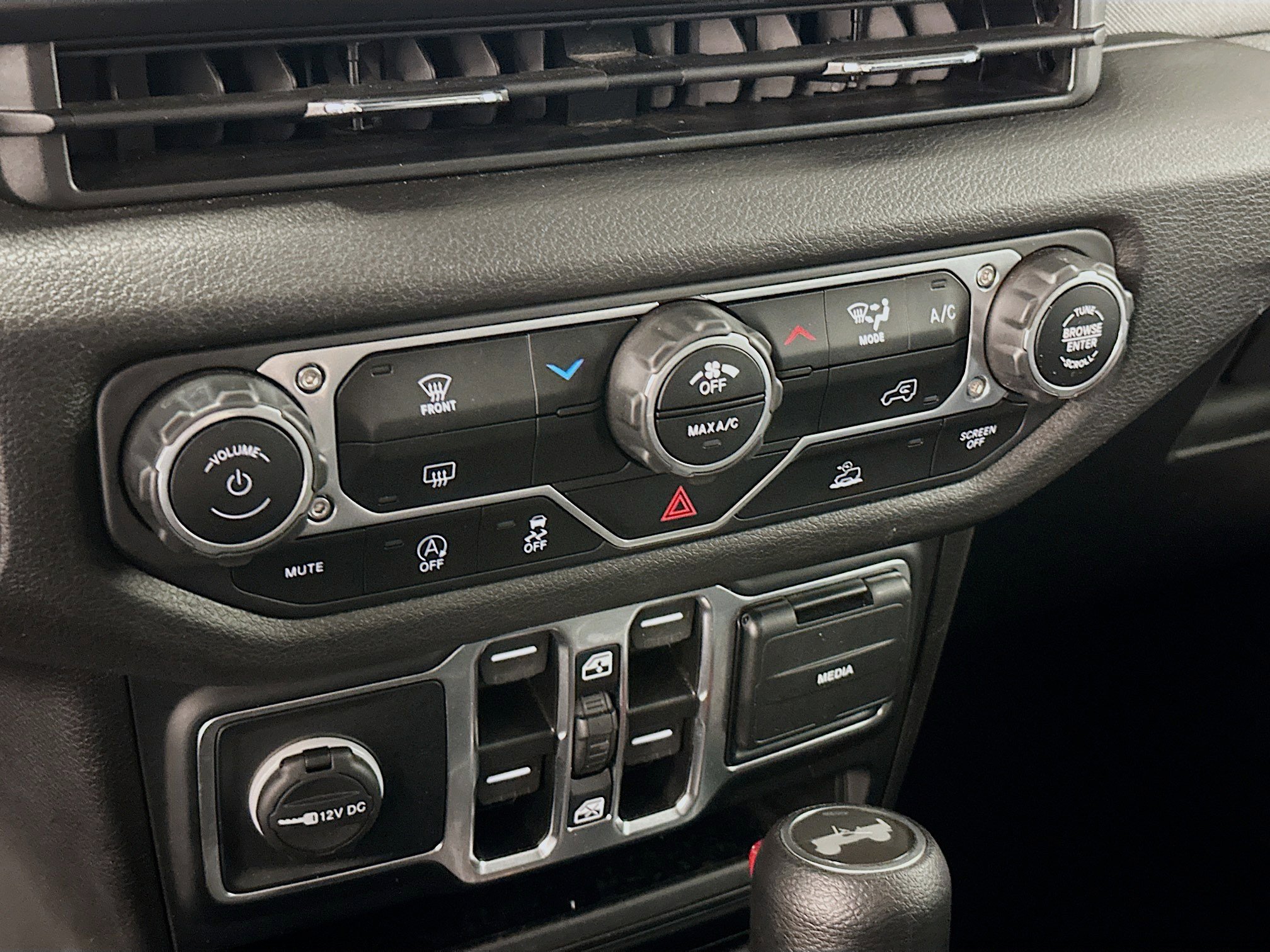 Used 2025 Jeep Wrangler Sport S image 23