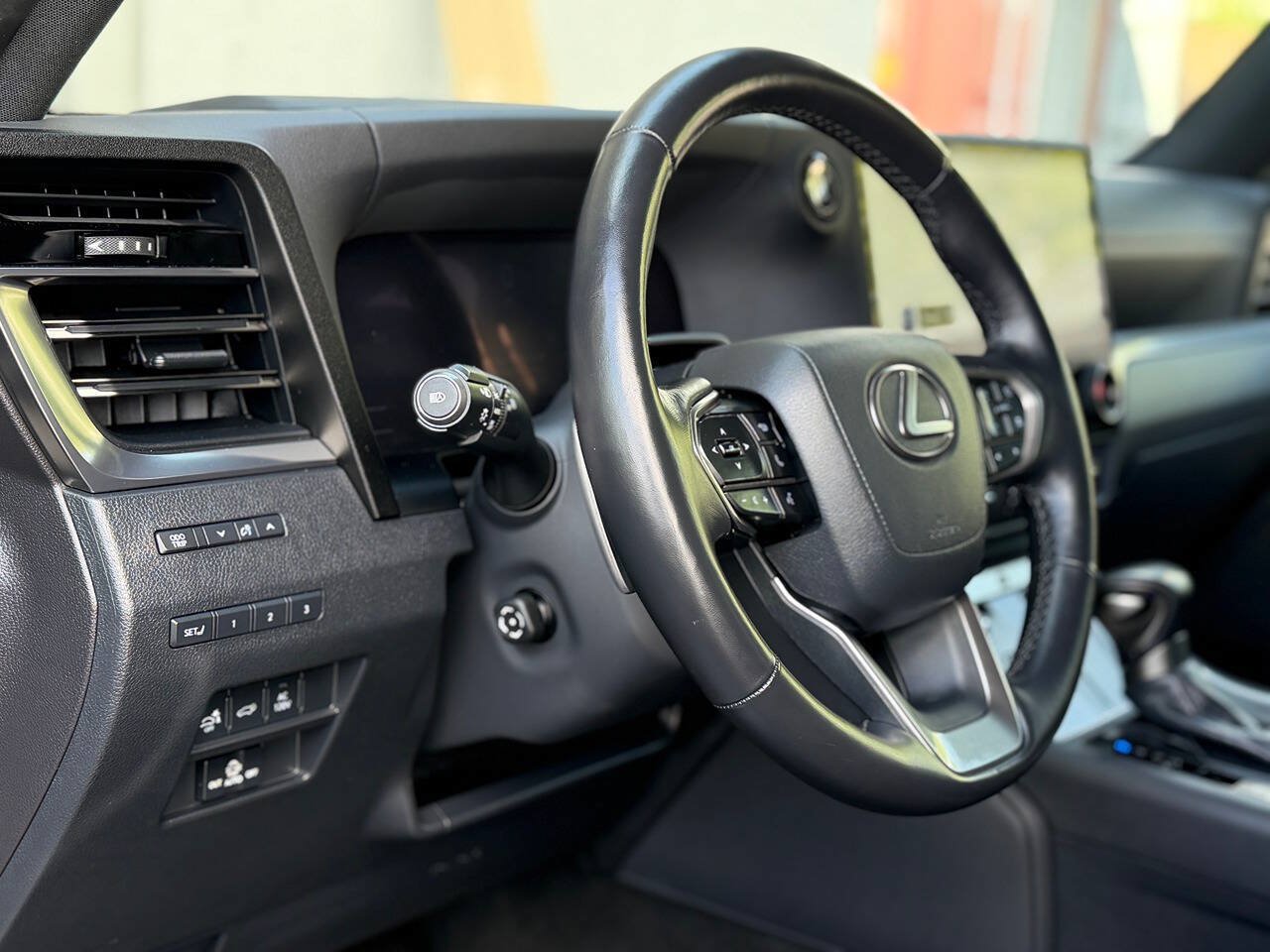 Used 2024 Lexus GX 550 w/ Cold Area Package AWD/4WD image 8