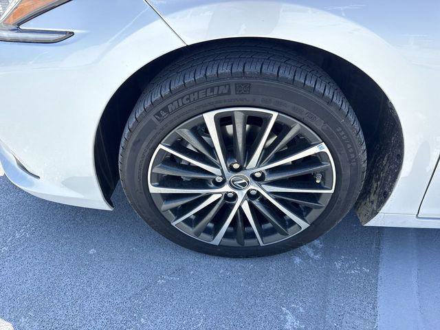 Certified 2024 Lexus ES 350 w/ Premium Package FWD image 10