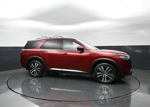 Used 2024 Nissan Pathfinder Platinum FWD image 6