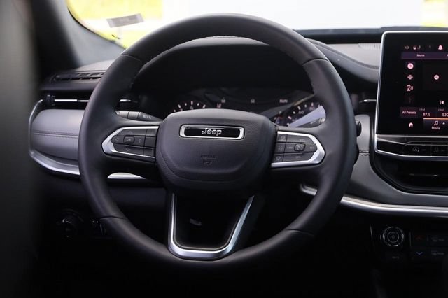 Used 2025 Jeep Compass Limited AWD/4WD image 23