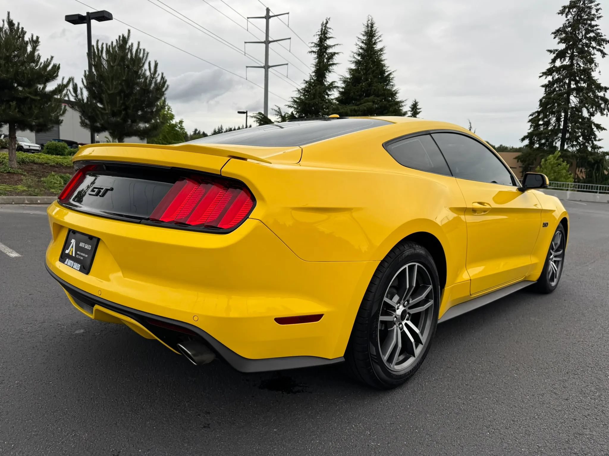 Used 2017 Ford Mustang GT Premium w/ Enhanced Security Package RWD image 9